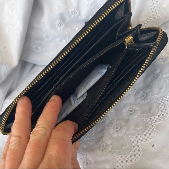 Kate Spade black zip up wallet in nearest new condition - Picture 6 of 9